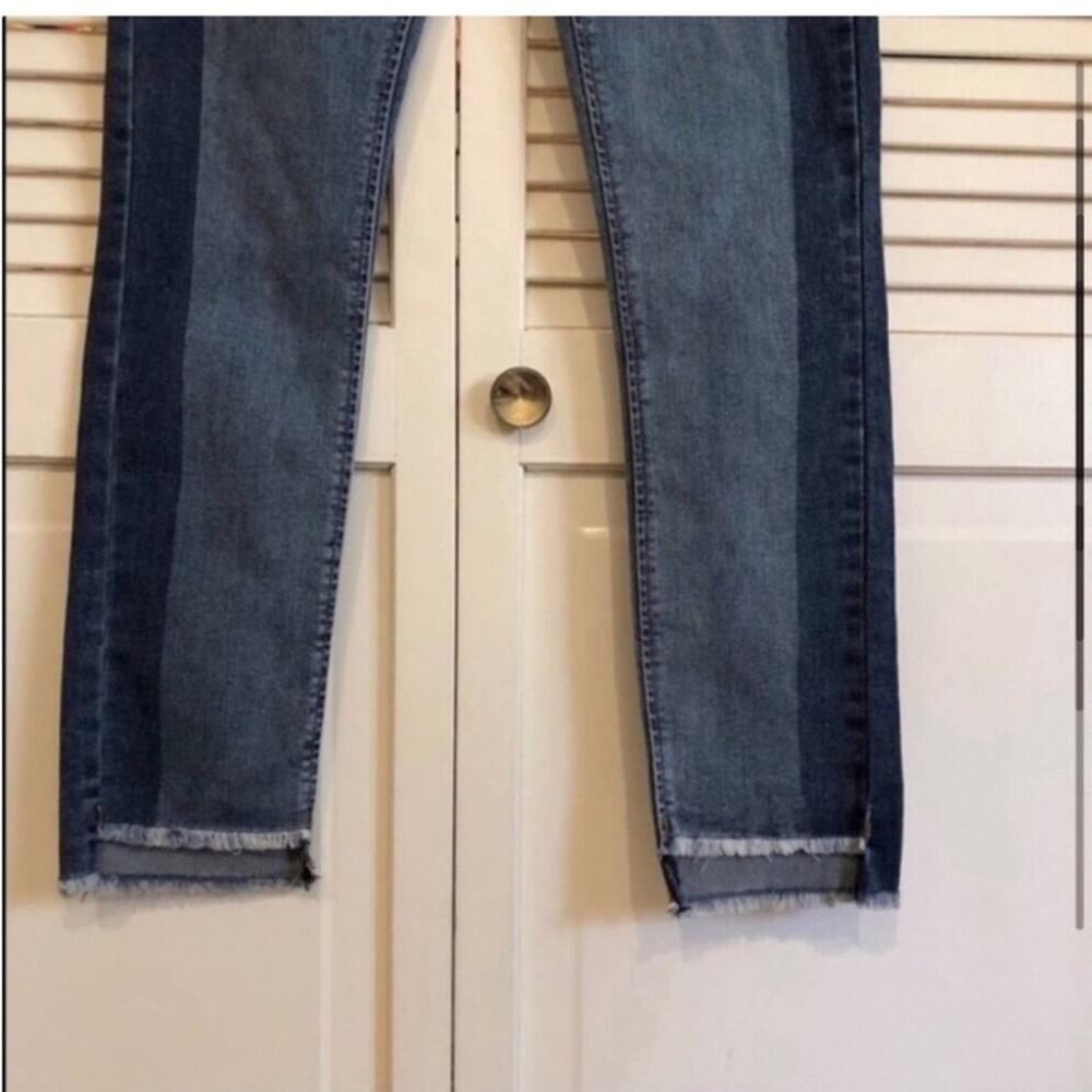 LIKE NEW Levi's Girlfriend Jeans - Gemini Medium Wash - Picture 3 of 9